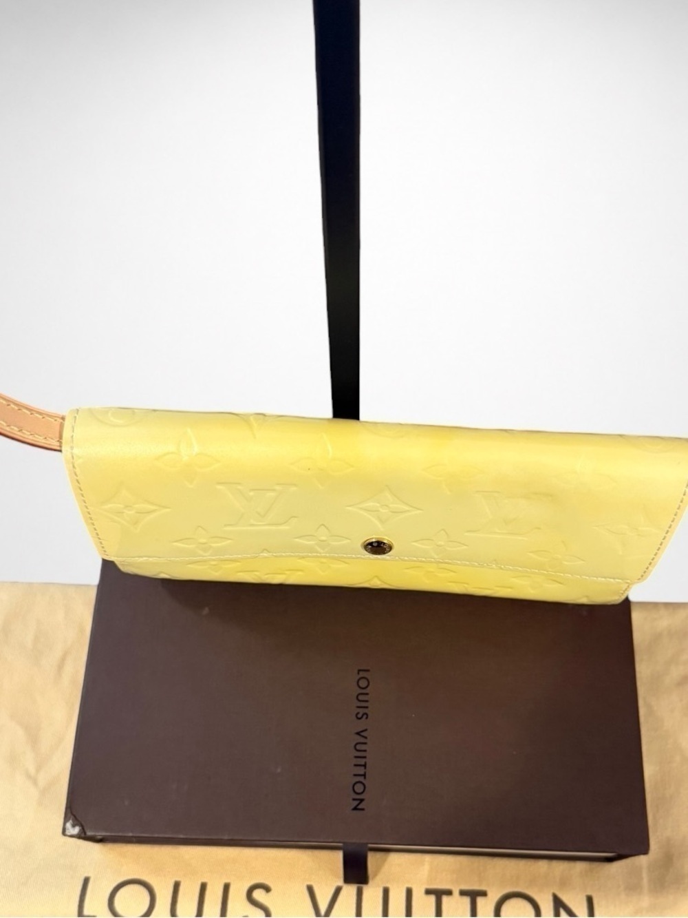 Louis Vuitton Authentic LV Monogram Vernis Sarah Wallet Yellow Crossbody Bag - Picture 5 of 16